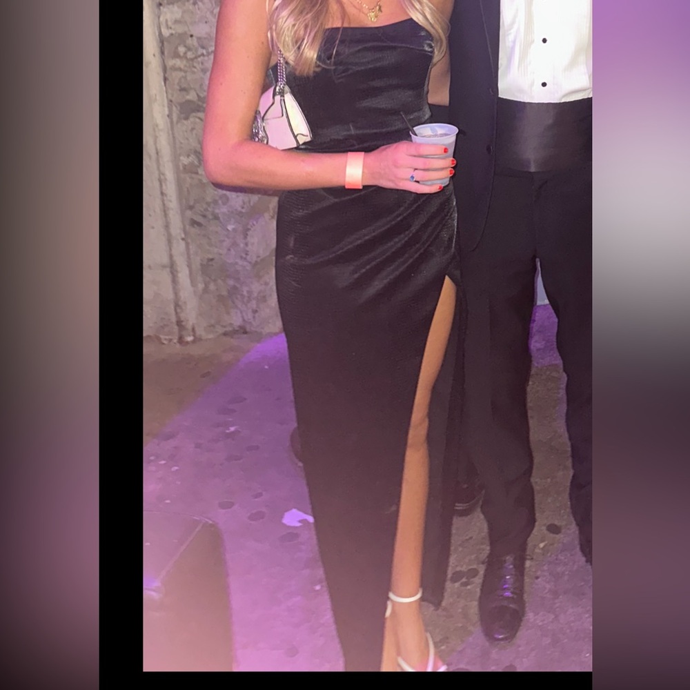Elegant Black Evening Gown with Slit